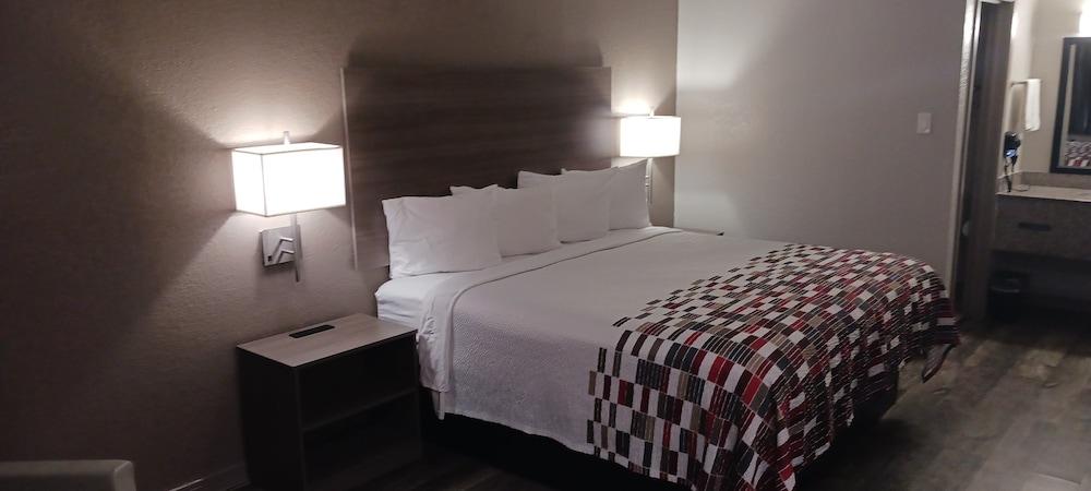 Red Roof Inn Canton, TX photo 10