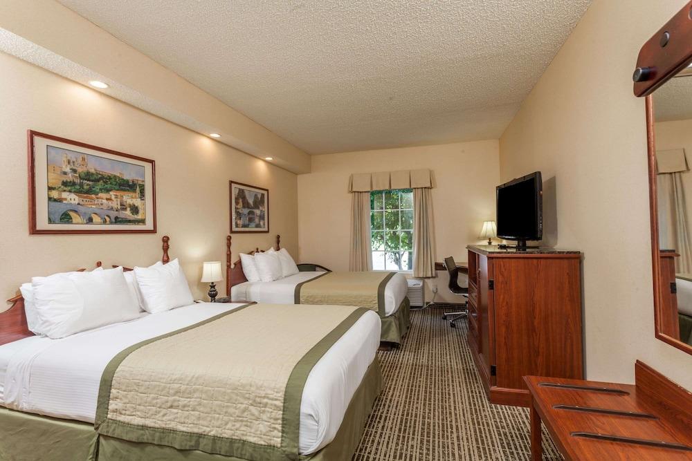 Baymont by Wyndham Columbia Maury photo 3