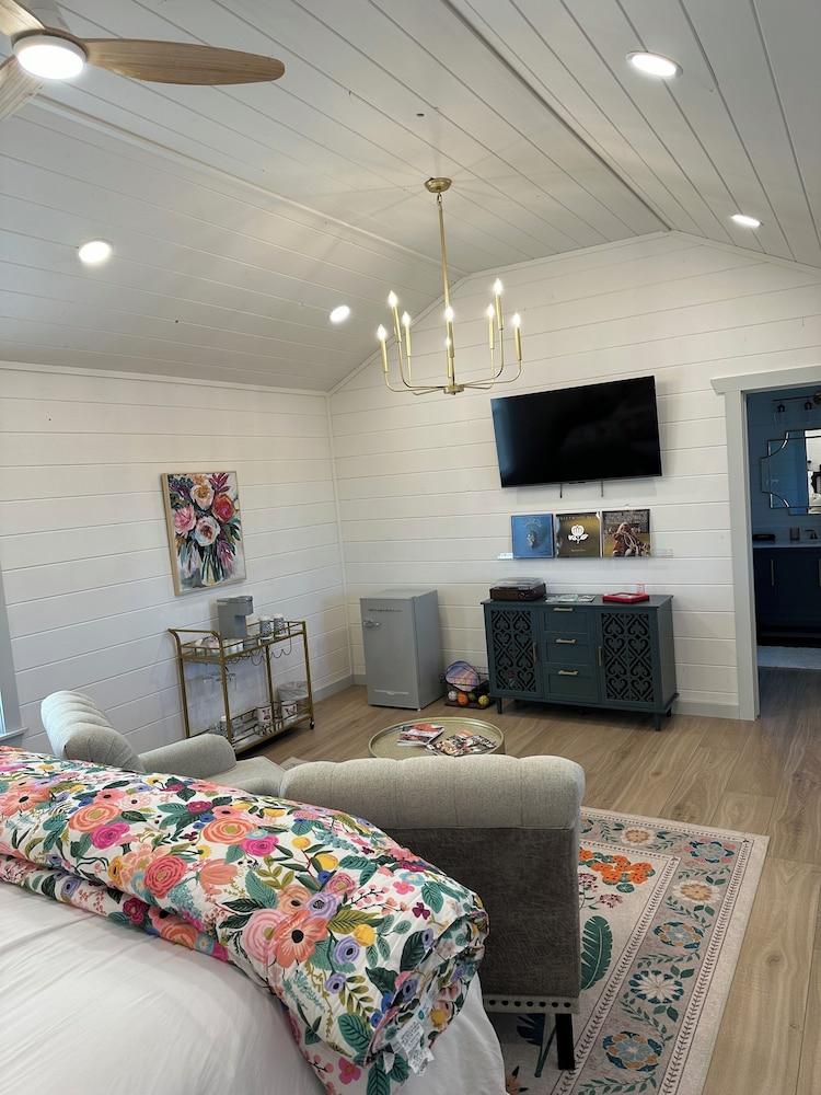 Laurel Court Cottages photo 16