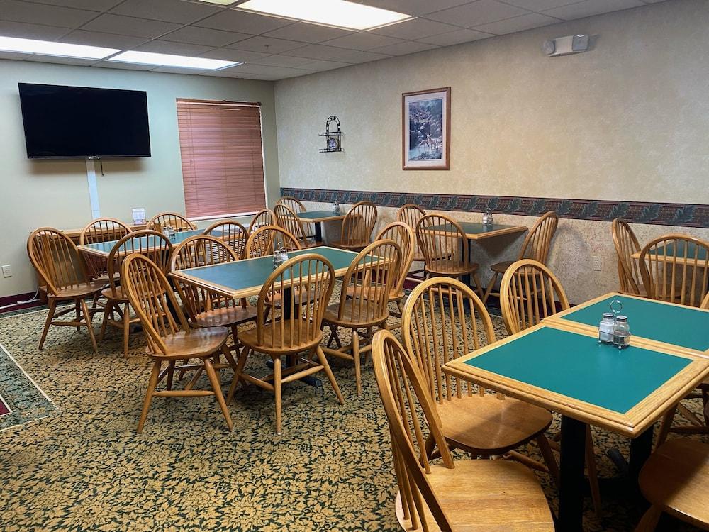 Hometown Inn photo 20