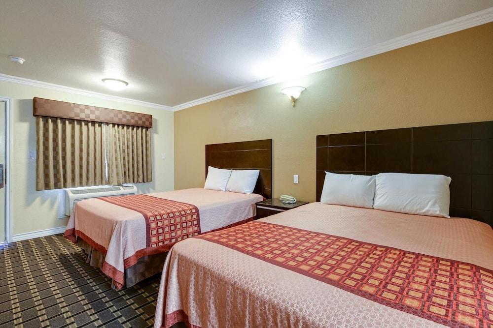 Hacienda Inn photo 14