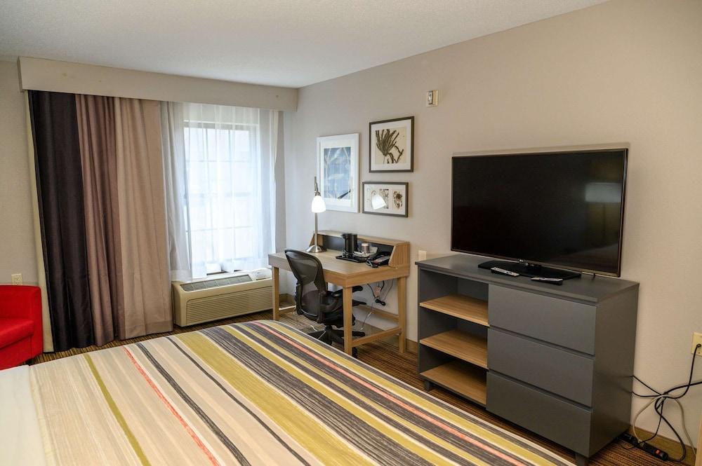 Country Inn & Suites by Radisson, Greenfield, IN photo 31