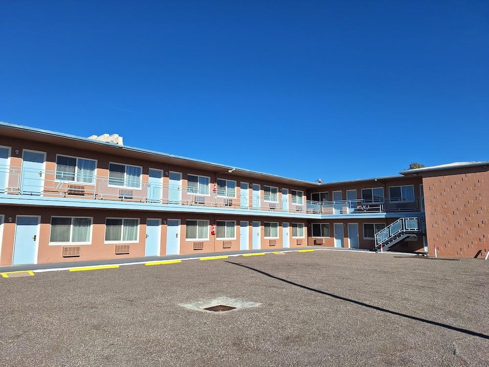 Leisure Lodge Motel photo 28