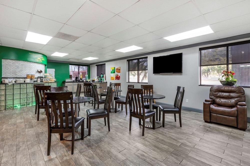 Quality Inn & Suites Ft. Jackson Maingate photo 3