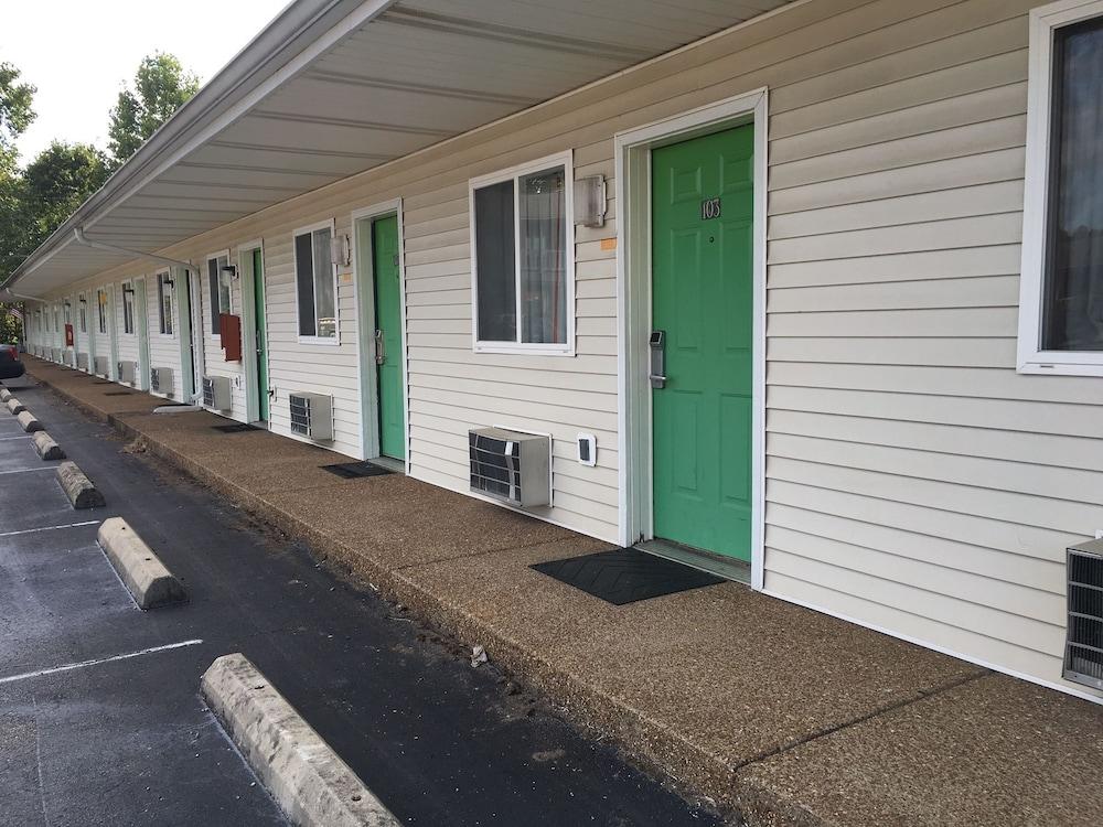 Lexington Inn photo 4