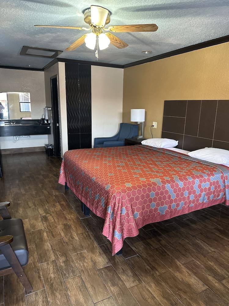 Luxury Inn and Suites photo 5