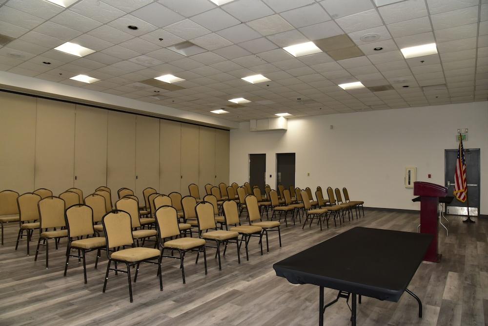Ramada by Wyndham San Diego National City photo 63