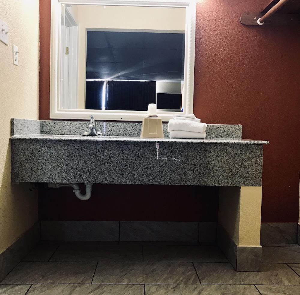 Executive Inn photo 24