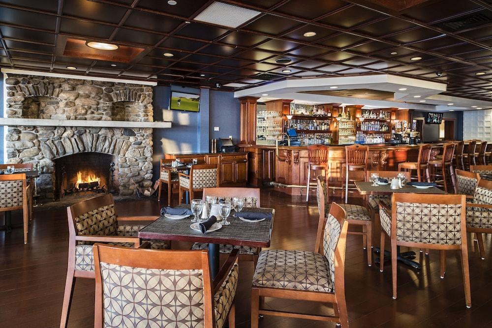 Water's Edge Resort & Spa photo 68