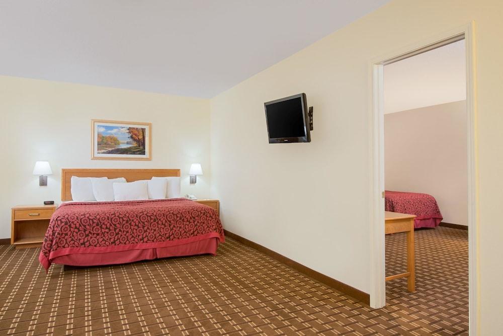 Days Inn by Wyndham Fremont photo 5