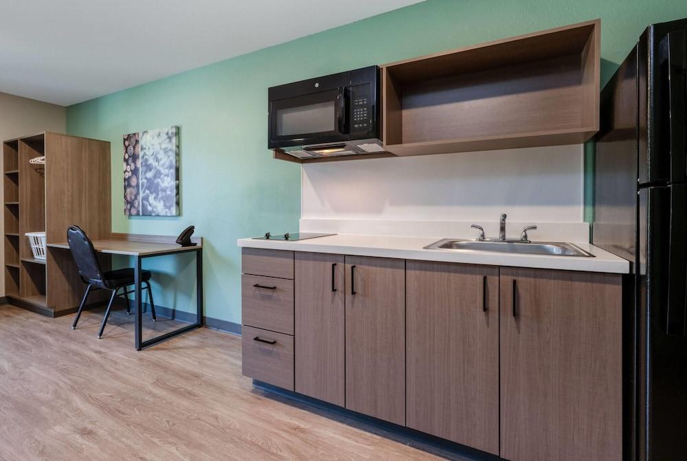 Echo Suites Extended Stay By Wyndham Naples photo 11