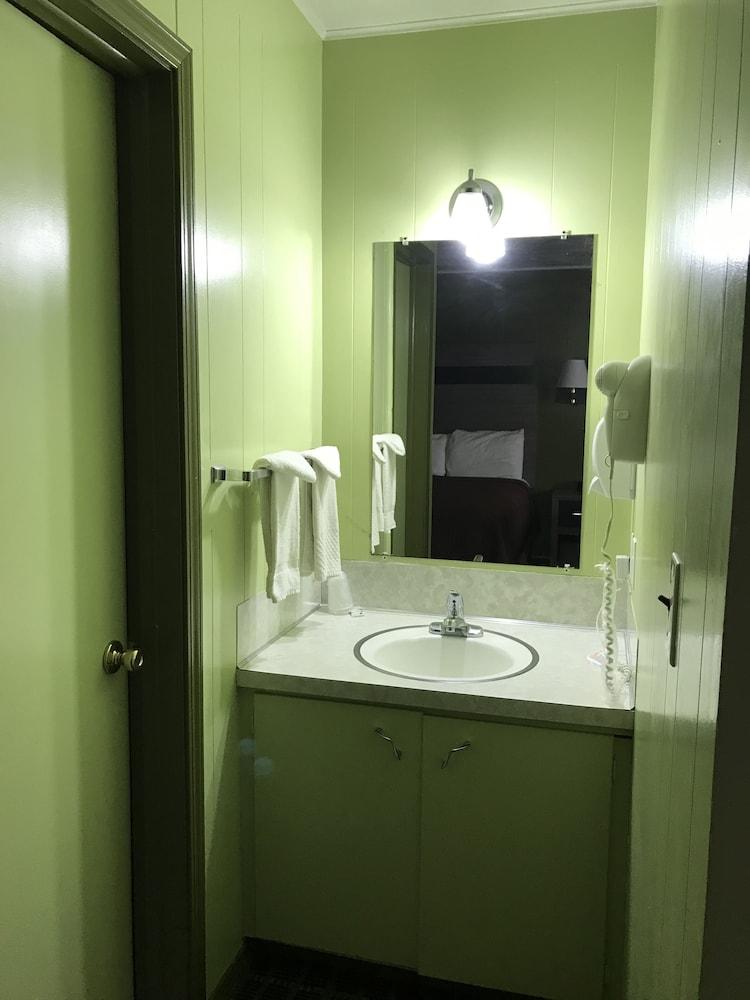 Parkview Motel photo 22