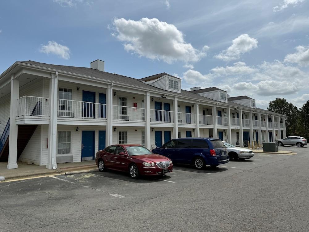 Brentwood Inn & Suites photo 12
