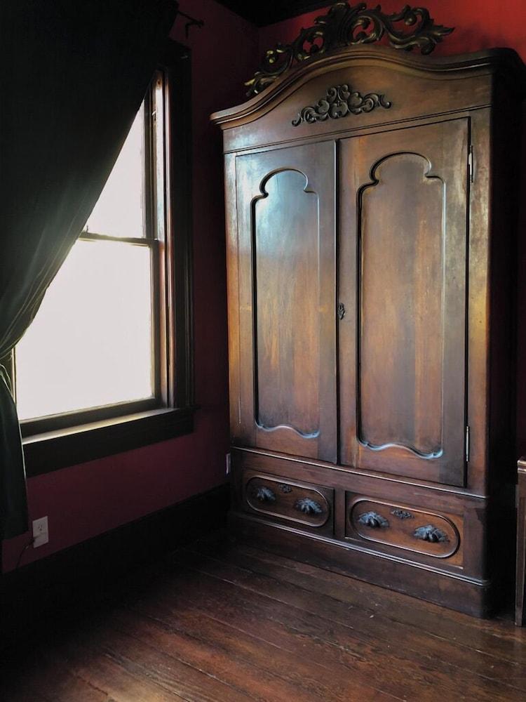 The Weller House photo 42