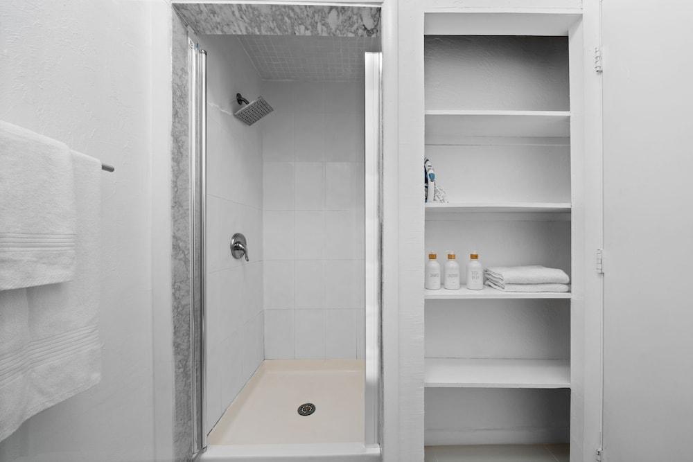 Blue Flamingo Suites photo 34
