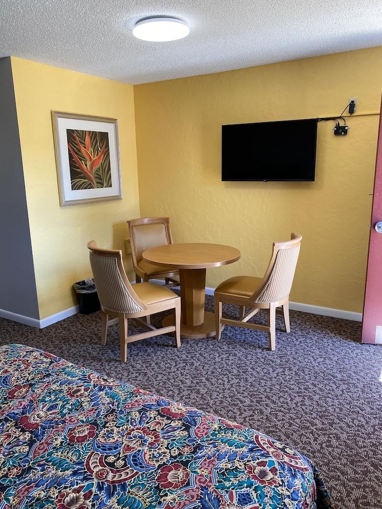Dunes Inn photo 19