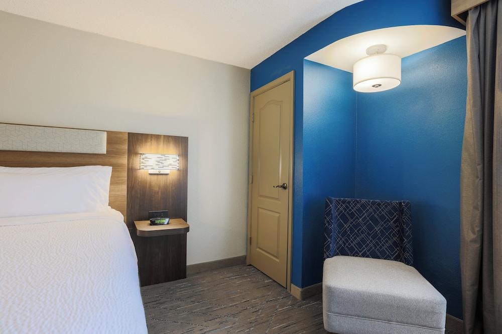 Holiday Inn Express Burlington by IHG photo 12