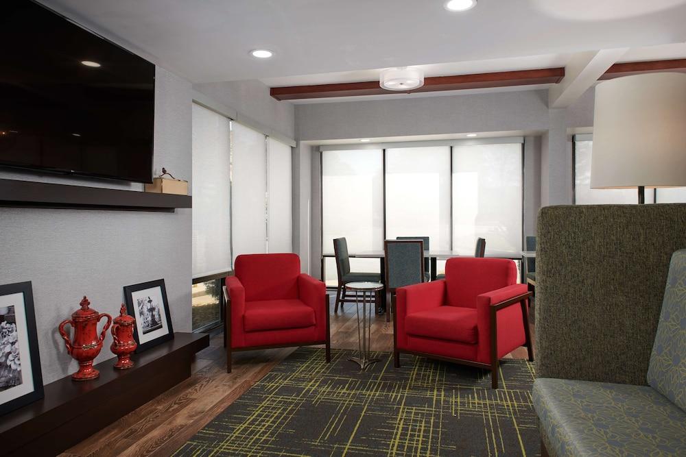 Hampton Inn Atlanta NW Cumberland photo 2