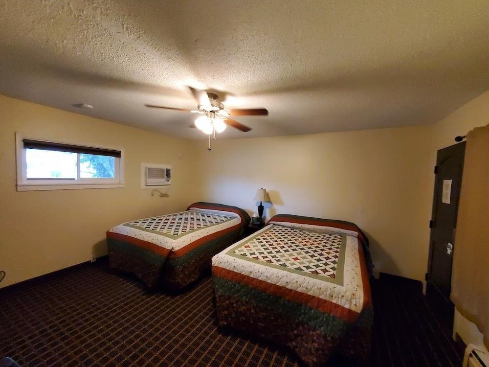 Three Forks Lewis & Clark Motel photo 25