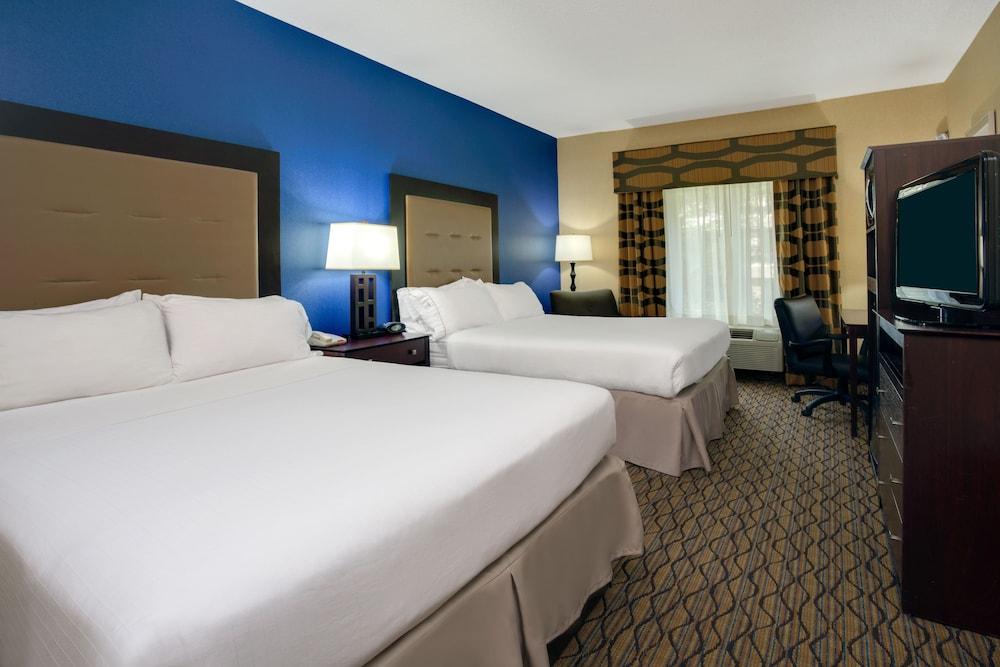 Holiday Inn Express Tower Center by IHG photo 5