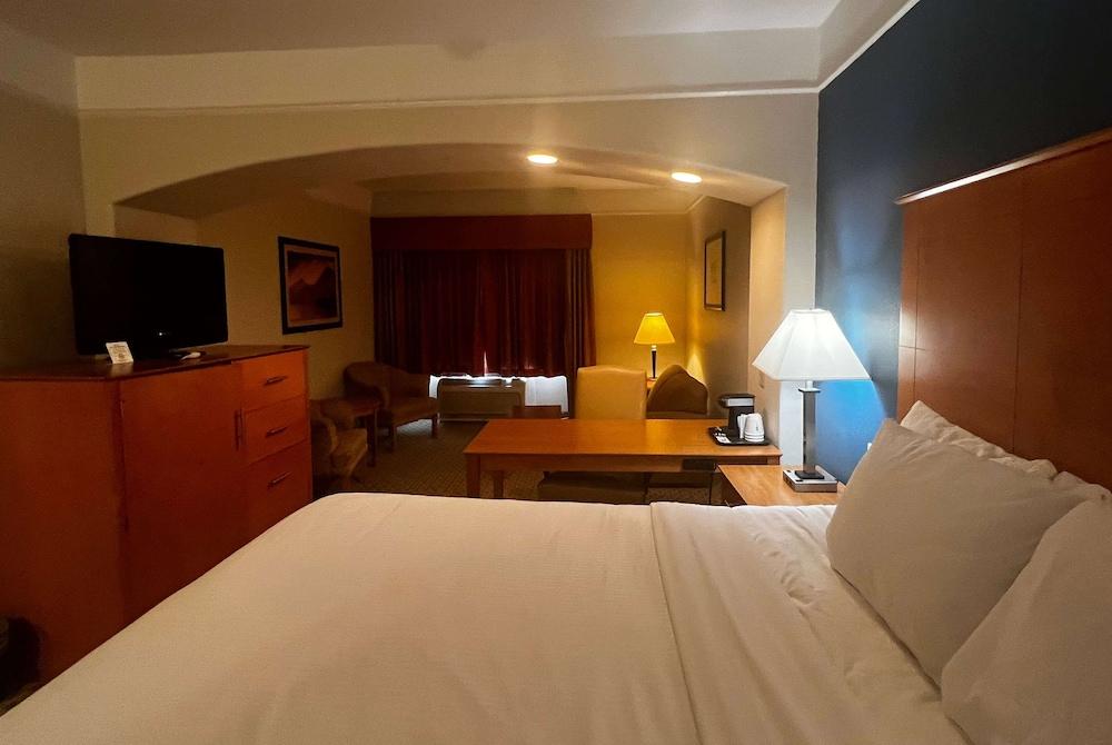 Baymont by Wyndham Brenham photo 35