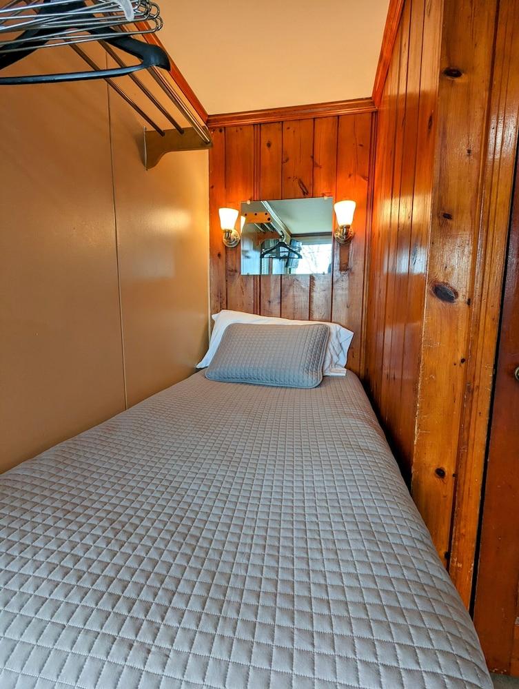 Riverside Motel photo 79