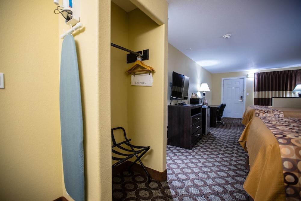 Relax Inn & Suites photo 8