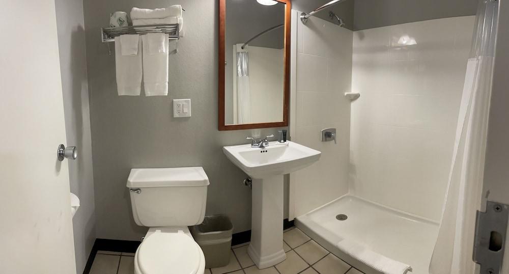Carolina Pine Inn photo 9