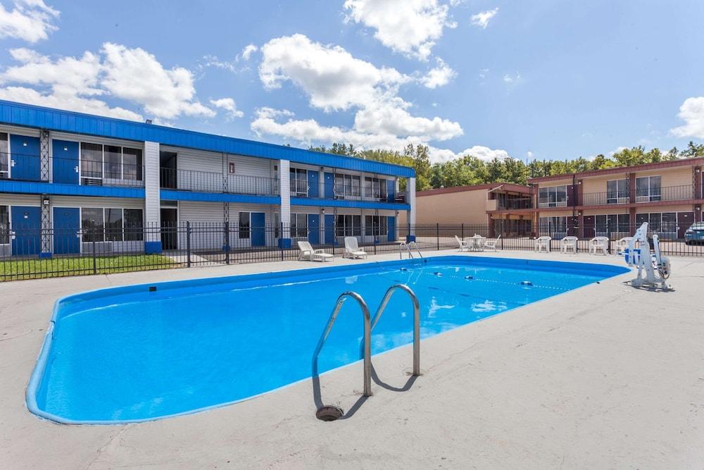 Days Inn by Wyndham Seymour photo 12
