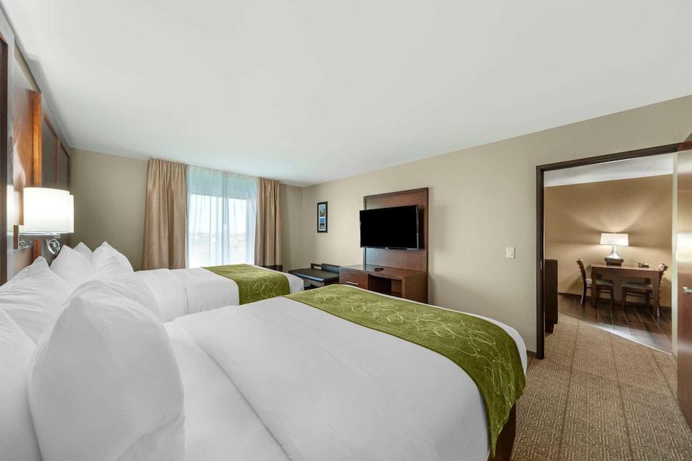 Comfort Suites Grand Island South photo 14