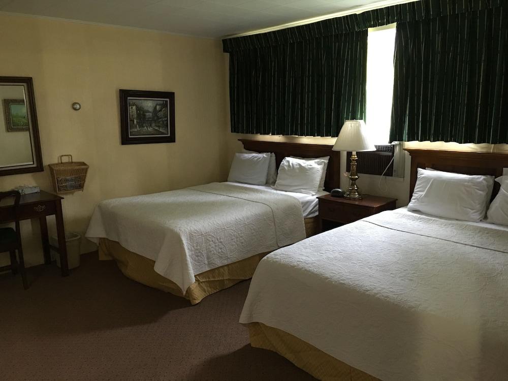 Weathervane Motel photo 7