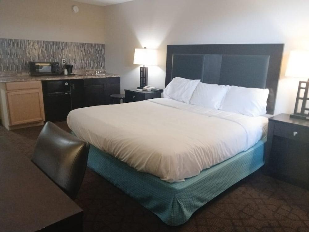 Travelodge by Wyndham Gaylord photo 27