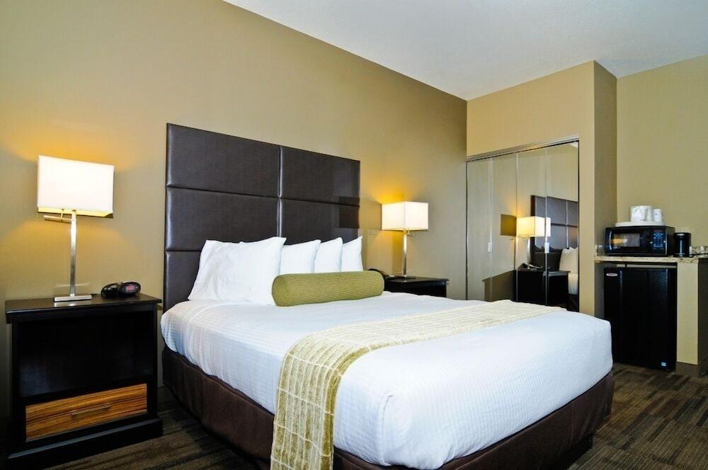 Best Western Plus Night Watchman Inn & Suites photo 20