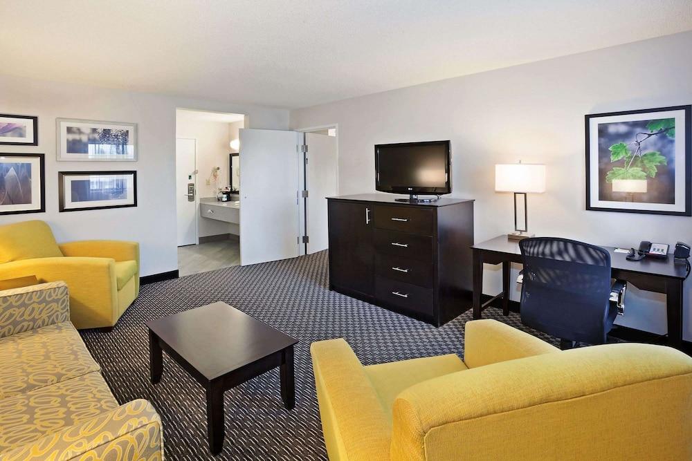 La Quinta by Wyndham Denver Englewood Tech Center photo 25