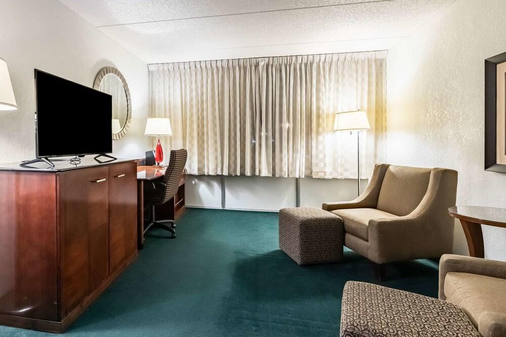 Quality Inn & Suites Albert Lea photo 32