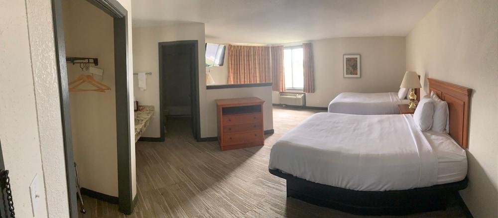 University Inn & Suites Stevens Point photo 13