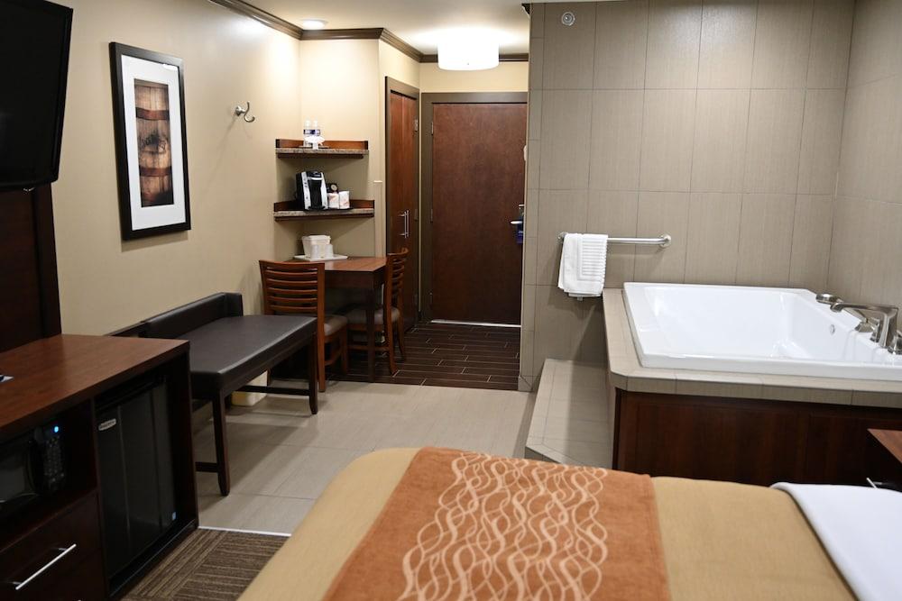 Giles Hotel Inn & Suites photo 9