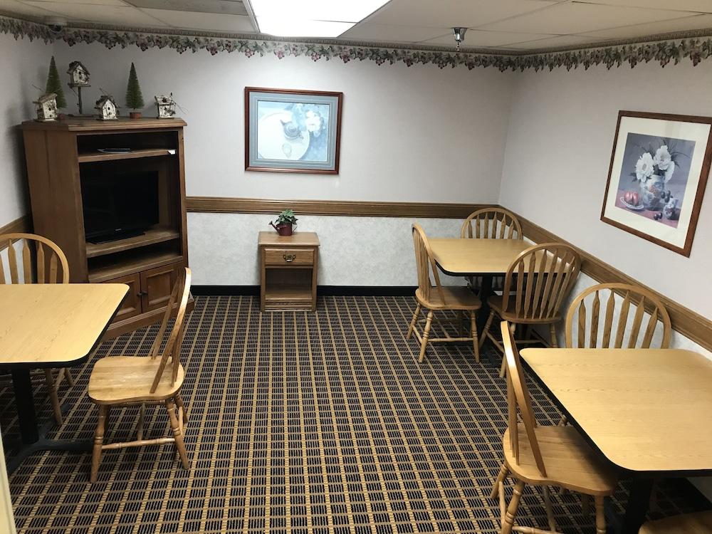 Country Inn Deerwood photo 43