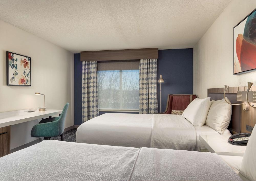 Hilton Garden Inn Chicago / Oak Brook photo 7