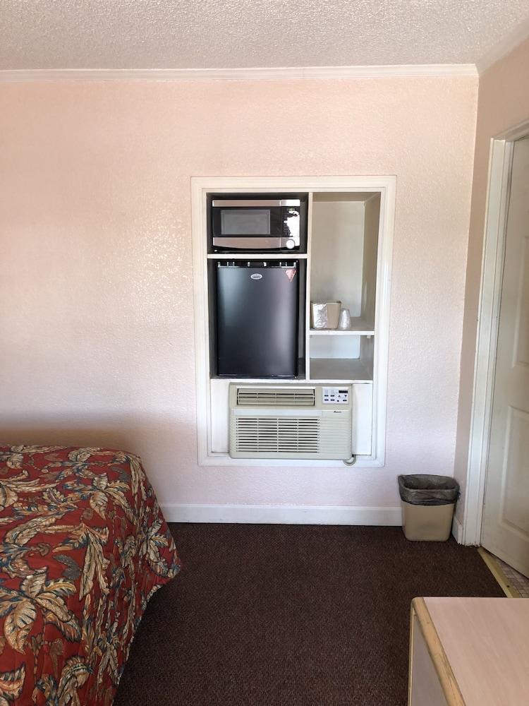 Budget Inn photo 19