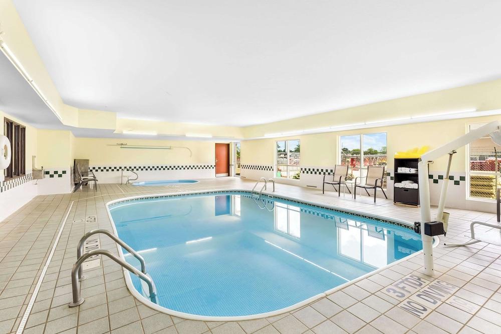 Comfort Inn Marion photo 24