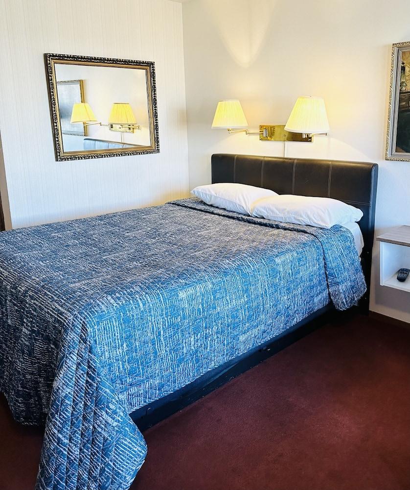 The Davenport Motel photo 9