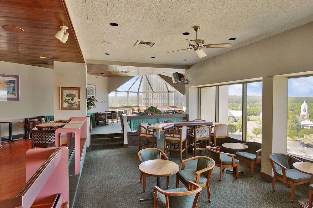 Ramada Hotel & Conf Center by Wyndham Augusta Downtown photo 3
