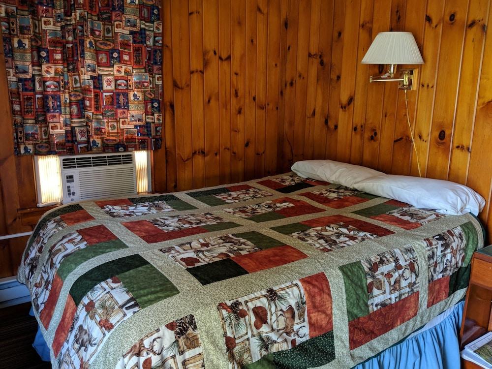 Pine Tree Motel & Cabins photo 8
