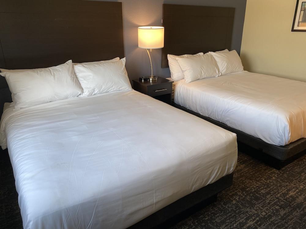 Cobblestone Inn & Suites - Forest City photo 29