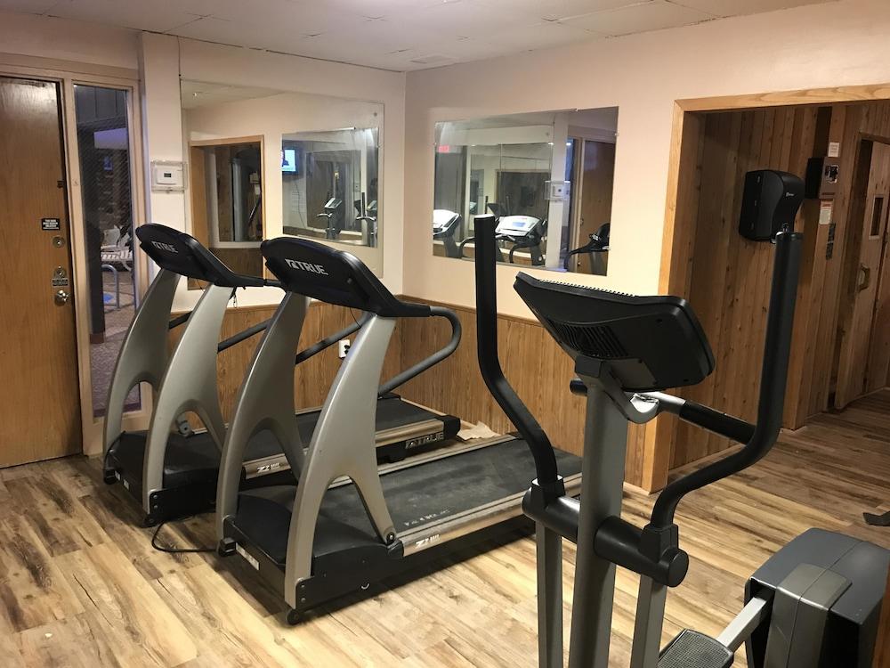 Ramada by Wyndham Albert Lea photo 76