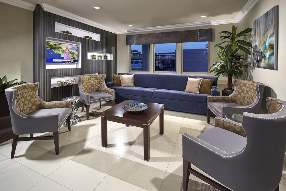 Eden Roc Inn & Suites photo 3