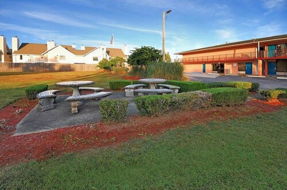 Super 6 Inn & Suites photo 29