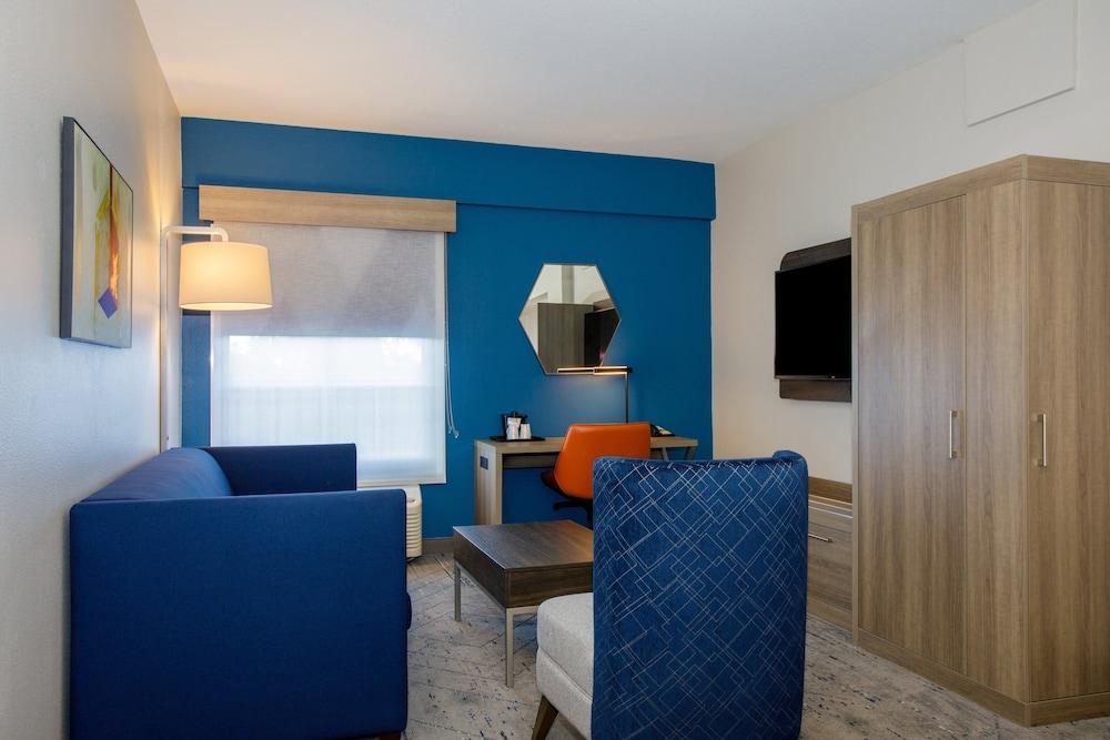 Holiday Inn Express Tampa N I-75 - University Area by IHG photo 16