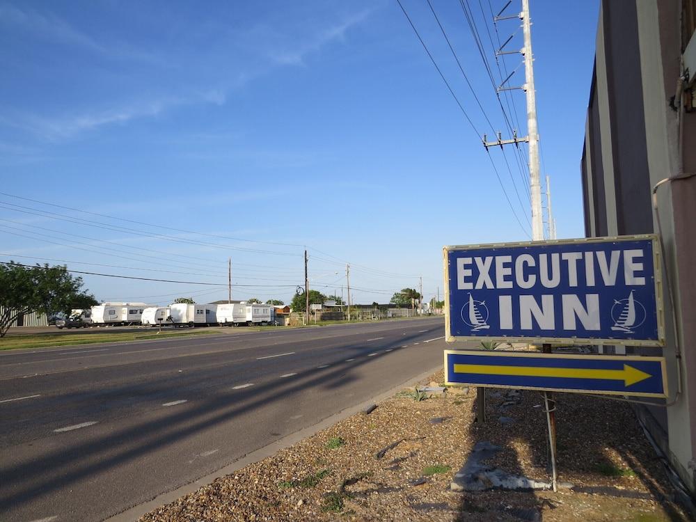 Executive Inn and Suites photo 43
